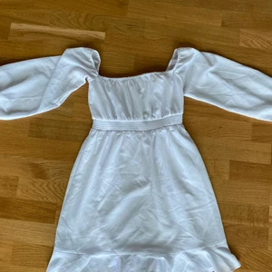 Helt ny klänning från nakd  - Superfin klänning från nakd, stl 36. Helt ny med lappar kvar