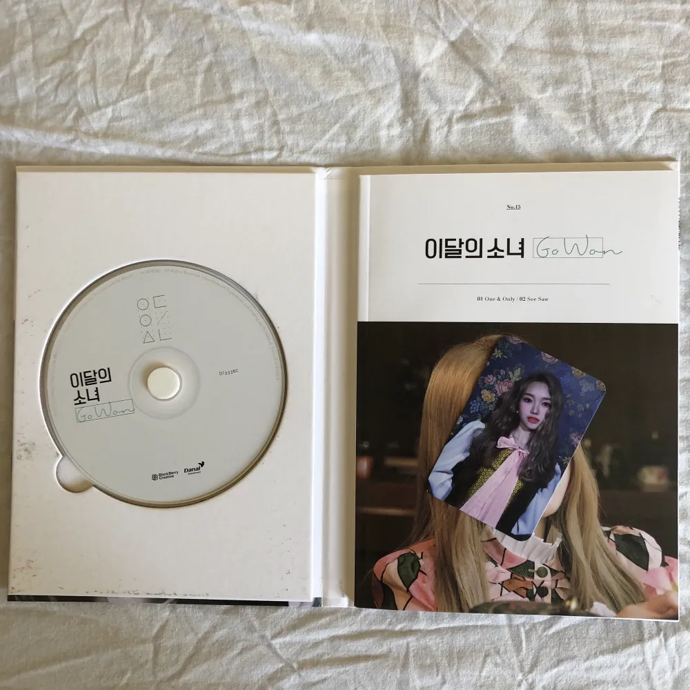 Loona gowon album i fint skick köpt på bengans i stockholm med photocard! . Övrigt.