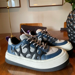 Eytys sonic  - Supersnygga eytys som passar till allt! Har använts en del gånger men är i bra skick. Har nån slitning men inget som är tydligt! Nypris: 2200kr