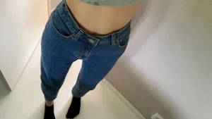 Jeans från hm storlek 34 - Ett par mörkblå jeans från hm. Storlek 34 men som även passar xs-s/m. Skulle jag ändå säga. För mig är dem ganska stora i midjan och det är därför jag väljer att sälja dessa. Inget fel på dem o använda Max 2 ggr. Hör av er om ni är intresserade!! Köp direkt för 200. BUDGIVNING I KOMMENTARSFÄLTET 
