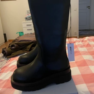 HÖGA BOOTS - helt nya höga boots från gina (oanvända) ❤️