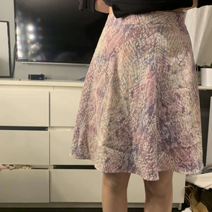 Kjol  - Kjol från bikbok, aldrig använd                                     Storlek: 34                                                                     Frakten står köparen för