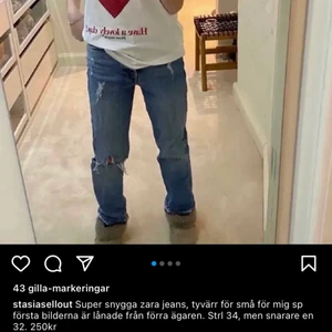 Zara jeans - Köpta av anastasiasellout. Använda 2 gånger. Passar mig med 34. Väldigt fina men behöver rensa garderoben…