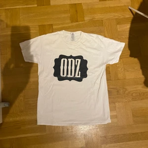 ODZ T-shirt  - I använt skick dock inga hål eller trasig. Storlek L 