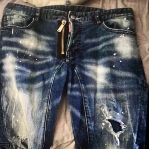 Dsquared2 jeans blå - W32 L34 finns en par andra som är i s också, inga skador, har inget kvitto eller liknande, säljer pga han har växt ur dom