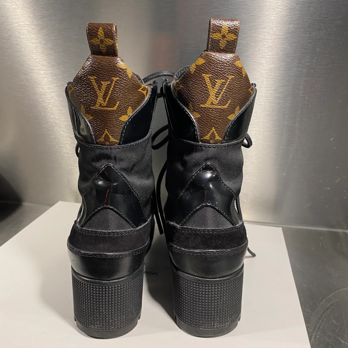 Louis Vuitton lauréate ankle boots 37 - 91