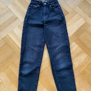 Säljer att par jeans från Ginatricot, jeansen är i bra skick