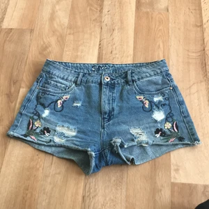 Only Jeansshorts - Perfekta sommarshorts! Storlek 29 (jeans)