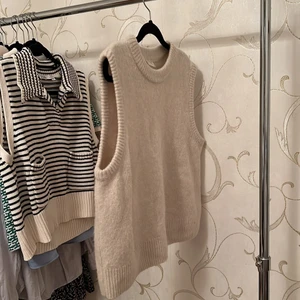 Stickad väst - Från arket, storlek S, nyskick🧡