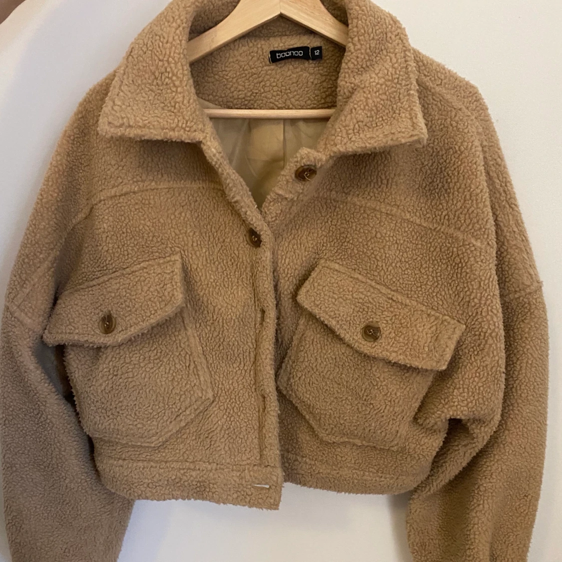 Croppad Teddy jacka med stora armar 