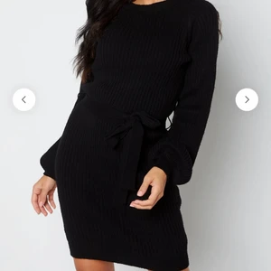 Stickad klänning!!  - Säljer denna populära klänning från Bubbelroom 👗 använd endast en gång, så är som ny 🤩 200kr och köparen står för frakt 🥰