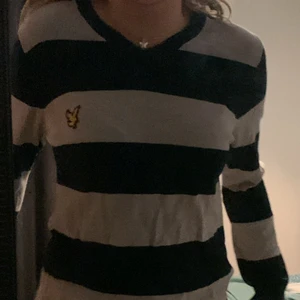 Tröja - Randig tröja från Lyle & scott mycket bra skick, inga slitningar, köpt för 350