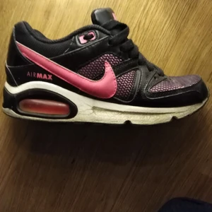 NIKE air max  - Sparsamt använda 36.5 