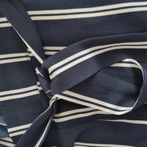 Byxor  - Finbyxor/vardags. Lagom till våren/sommaren. Använda 2 gånger. Lite högre i midjan. 