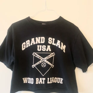 Vintage cropped T-shirt  - cropped vintage T-shirt, perfekt lös/boxig passform :) 