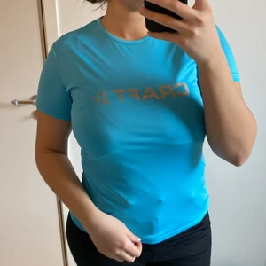 Träningströja 38 - Träningströja i stolek 38 från craft , helt oanvänd 