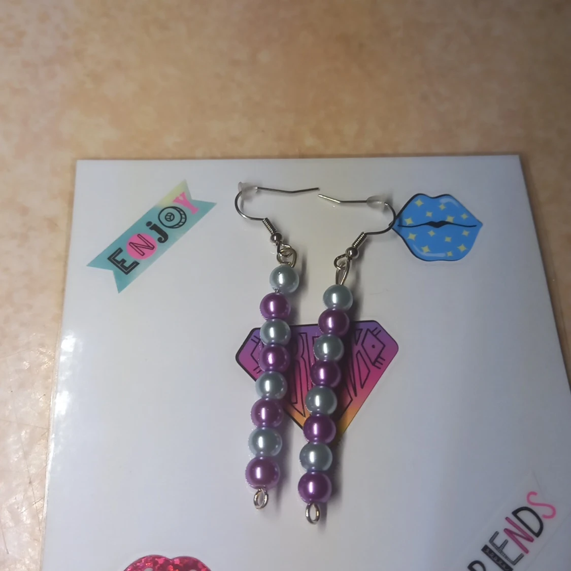 Örhängen 30 kr plus frakt 15 kr😊