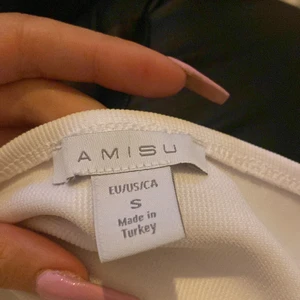 Topp  - Väldigt fin tröja, använt nån gång, storlek S