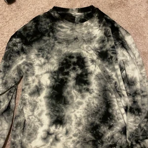 Lager 157 - Säljer min fina marmor tröja från lager 157 för den är förstor 💓 Säljer för 50+frakt 