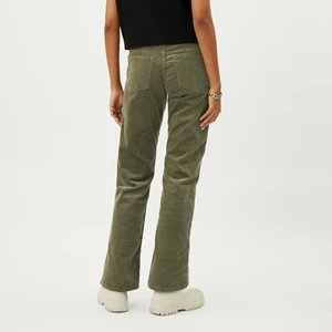 Gröna jeans - Säljer dessa coola gröna byxor för dem inte kommer till användning. Helt nya och aldrig använda - prislappen är kvar💓