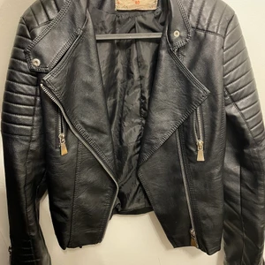 Skinnjacka  - Skinnjacka i bra skick från chiquelle 