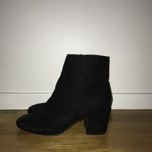 Nly boots - Strl 38, lite dammiga på bilen och använda runt 5 ggr