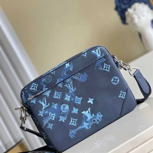 louis vuitton trio messenger bag - den är änvänd max 5 gånger kommer med dustbag och kvitto