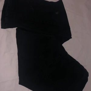 Svarta jeans - svarta jeans ifrån hm storlek 38 100kr