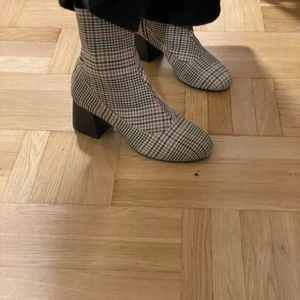 Stövletter från Monki storlek 38 - Oanvända skor från monki storlek 38.