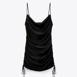 Ny satinklänning från zara  - Jättesnygg satinklänning med knytning i sidorna. Helt ny i storlek M, men ganska liten i storleken.