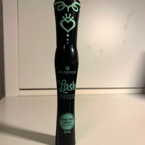 Mascara essence  - Oanvänd populär mascara från essence🤍