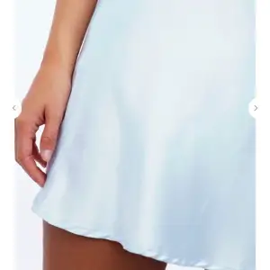 Såå fin o skön satin kjol i blått från chiquelle. Köpt för 399 men säljer för 199💙