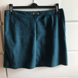 Kjol - Mörkturkos mockakjol. Storlek 40 men passar 38