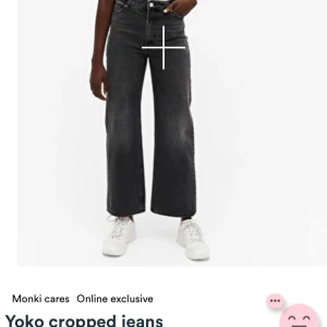 MONKI jeans  - säljer mina monki washed Out black jeans i modellen cropped Yoko. Byxorna är alltså croppade (lite kortare än de vanliga). Säljer pga att dom är för korta för mig som är 157❤️ storlek 24 (minsta). Nypris 400 kr
