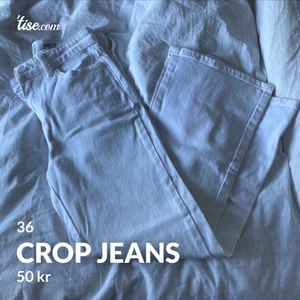 Crop Jeans - läs texten i min bio innan ni skickar massa frågor! snabba, direkta och krångelfria köp prioriteras! säljer ut massa från min garderob till ett billigt pris, pruta ej! fast fraktpris! önskar du däremot köpa flera av mina kläder kan jag skicka detta i samma paket för fraktpriset av en! 