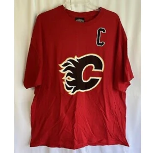 Iginla Calgary flames T-shirt  - Hockeytshirt från beyondretro i Göteborg, köpt för 250. Använd 1 gång. Köparen står för frakten❤️ 