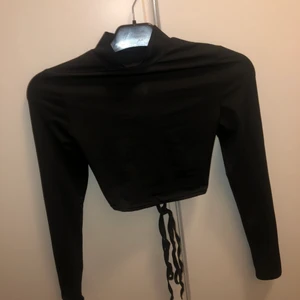 Magtröja (strl XS) - Magtröja, öppen i ryggen med snöre i storlek xs. Använt få gånger, men är i bra skick! 