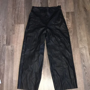 Skinn byxor  - Helt nya och oanvända skinn byxor.