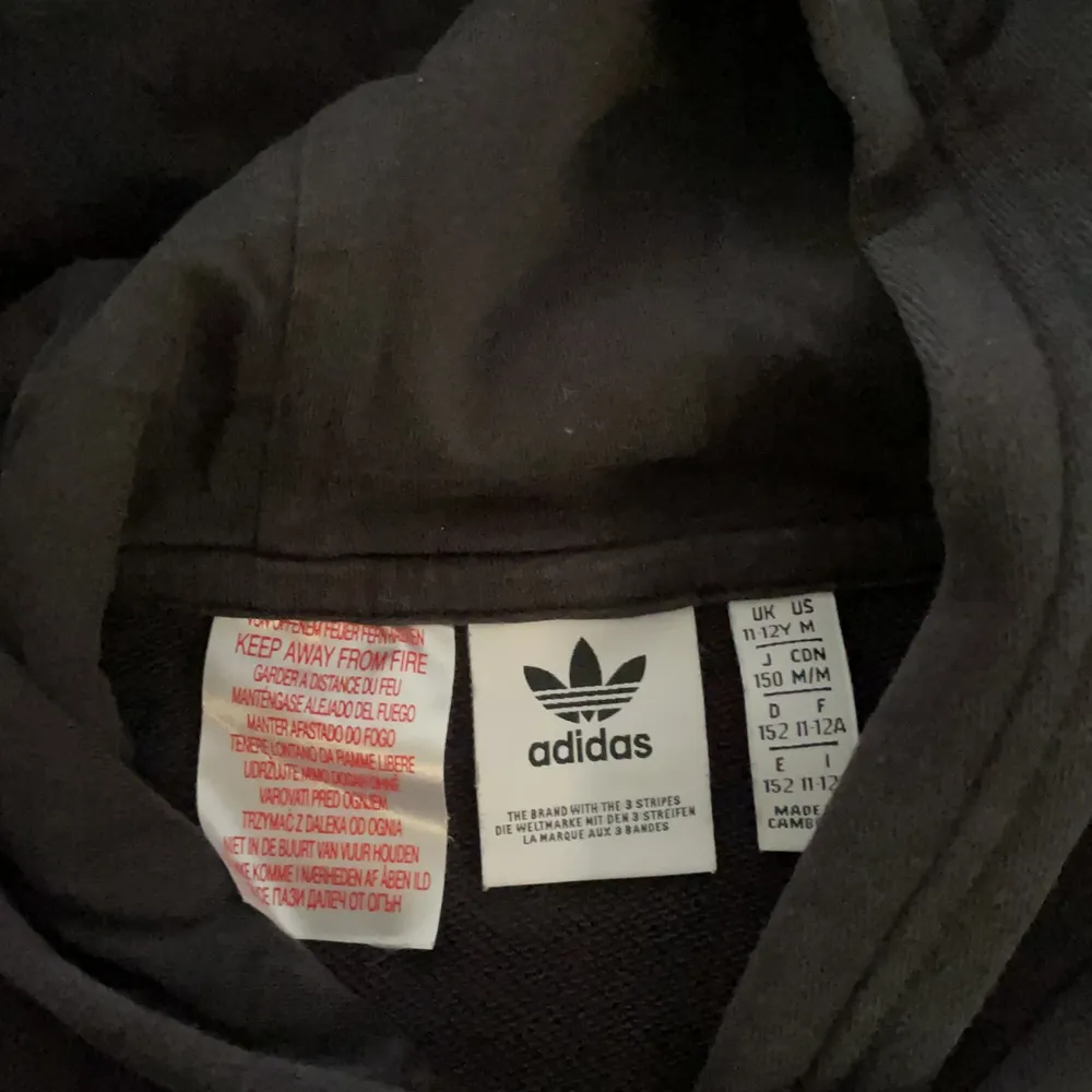 Adidas hoodie storlek 152  Är i bra skick . Hoodies.