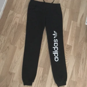 Adidas byxor  - Har använt det 1 gång