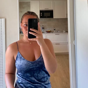 Linne i strl M - Jättefint linne som jag tyvärr inte har använt på ett tag. 