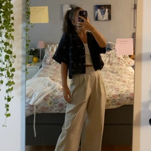 &otherstories - Söt skjorta/blus från &other stories med blommönster!! Fraktar ❤️