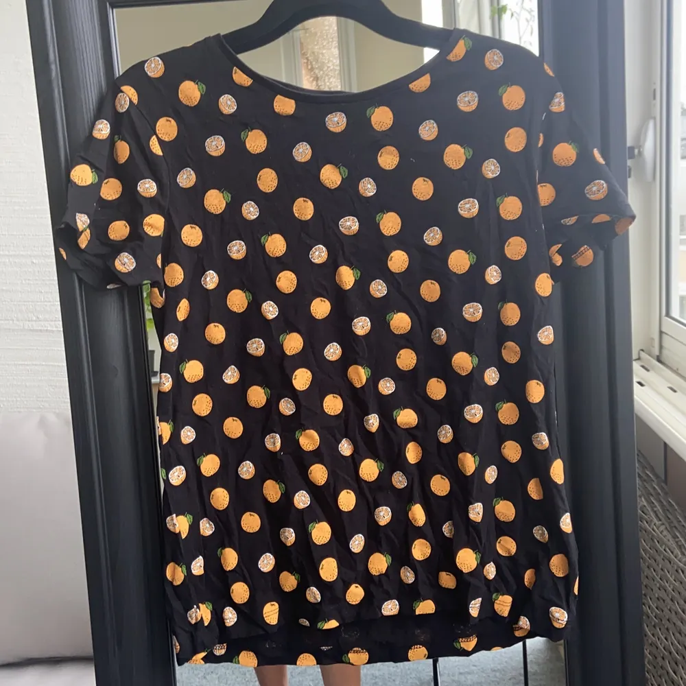 Gullig t-shirt med apelsiner på 🧡. T-shirts.
