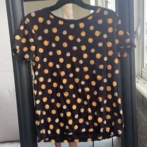 T-shirt - Gullig t-shirt med apelsiner på 🧡
