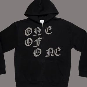 One of one - Budgivning på min one of one hoodie: budgivning sker privat!  Bud 2000kr