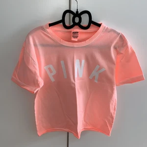 Rosa Pink tshirt - En rosa Pink tshirt som aldrig är använd 