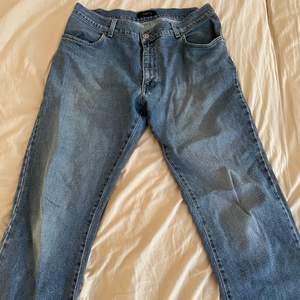 Filippa K jeans, äkta. Bra skick, väldigt skönt material. Sitter löst. S-M. Frakt tillkommer. 