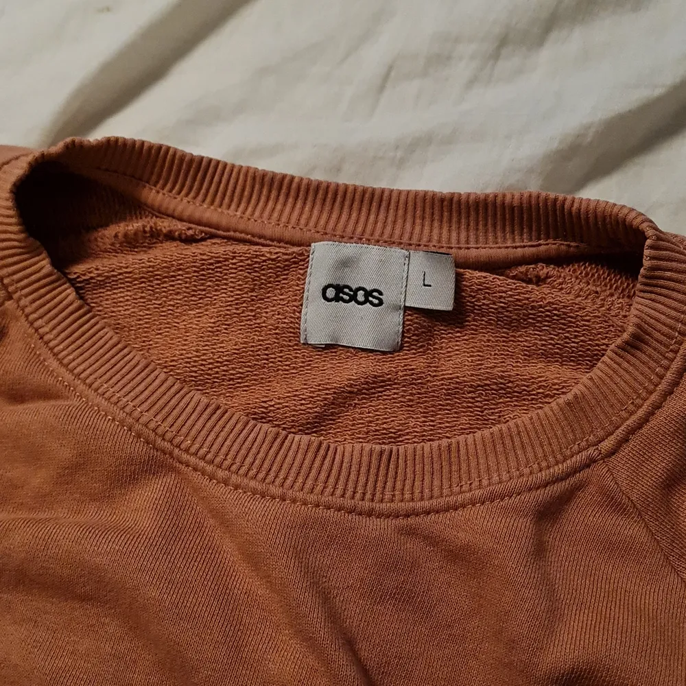 Sweatshirt som är rosa/brun. . Tröjor & Koftor.