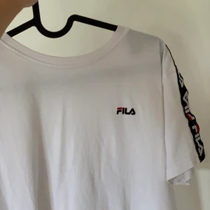 Fila T-Shirt - Storlek M men den är kort så skulle säga att den är som en strl S 🤍 