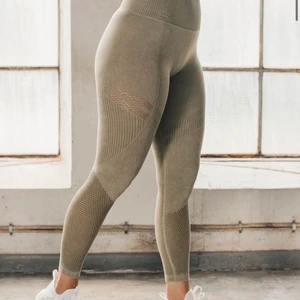 Träningsbyxor - Helt oanvända nyköpta träningsbyxor. Säljer pga tog fel storlek. De säljs inte mer. Frakt tilkommer 